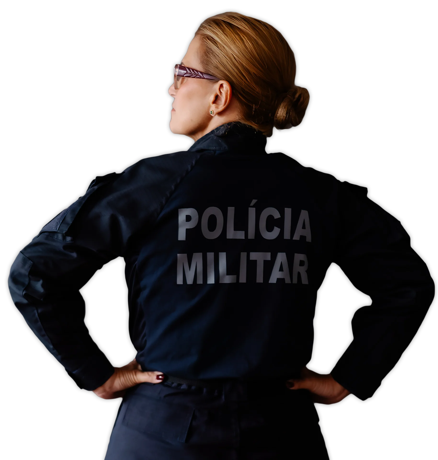 Coronel Lenise Durão de costas, com o uniforme da Polícia Militar